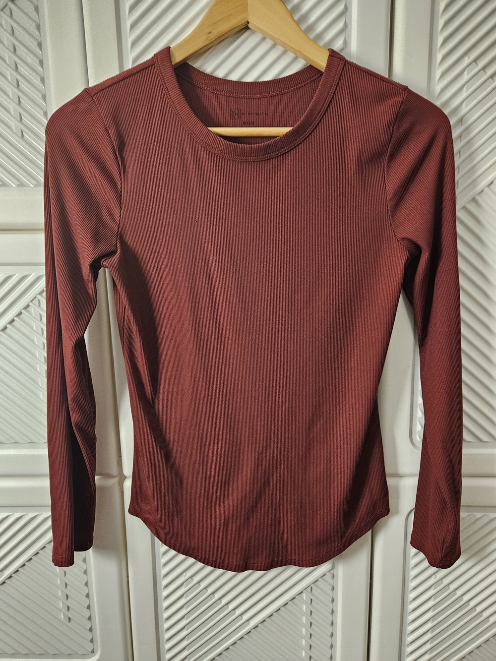 No Boundaries Ribbed Long-Sleeve Crewneck in Wine Red